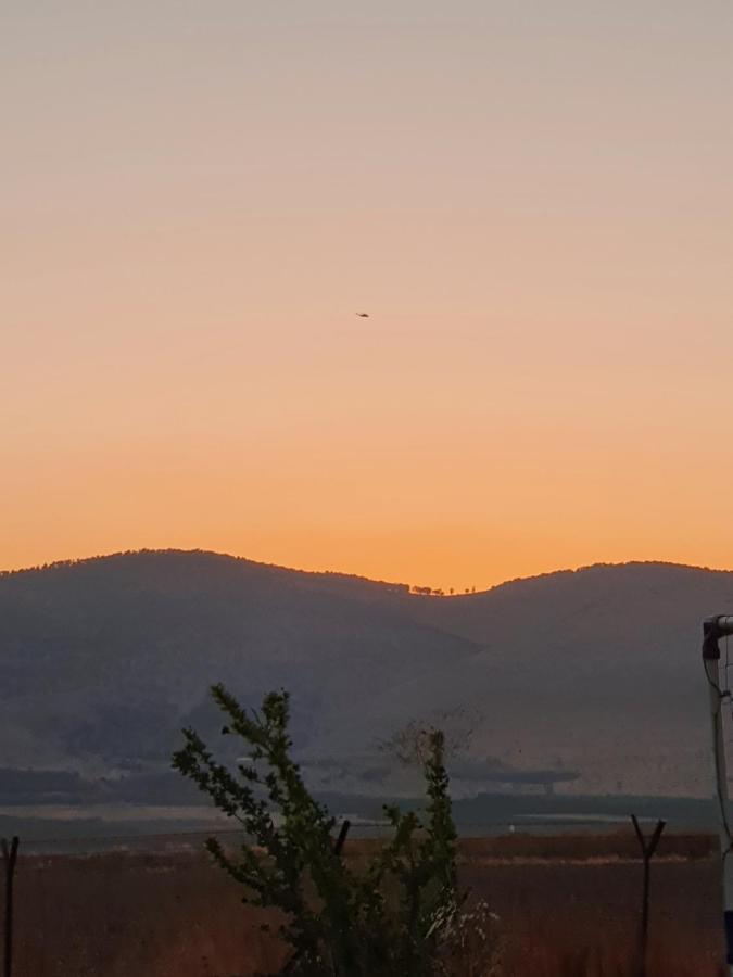 Gilboa View - יחידת אירוח מתוקה Lägenhet Reshafim Exteriör bild